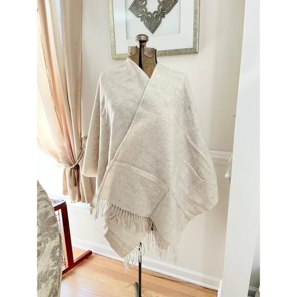 NWT - Banana Republic Wool-Blend Poncho with Pockets - heather oatmeal - Picture 1 of 6